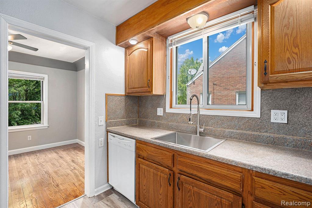 22614 Virginia Avenue Eastpointe, MI 48021 - Photo 7 of 18