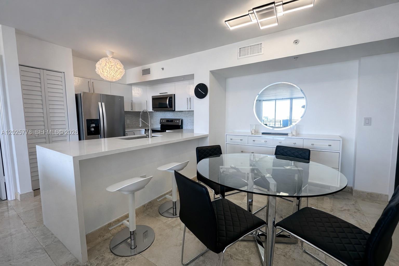 90 Alton Road, Unit 1009 Miami Beach, FL 33139 - Photo 9 of 20