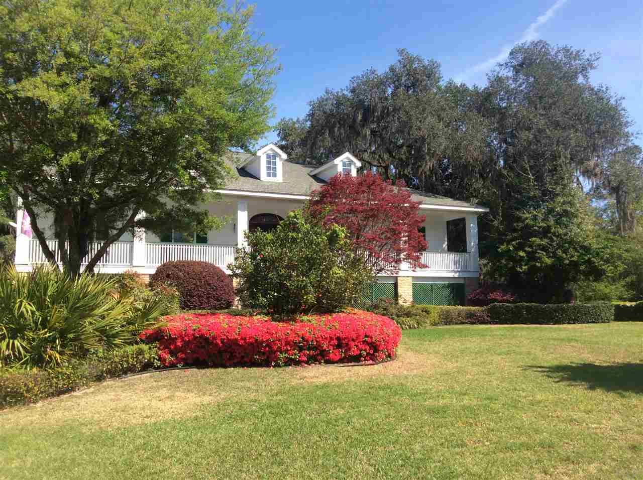 7636 Old Bay Pointe Road Milton, FL 32583 - Photo 12 of 50 Beautiful Landscaping, front & back