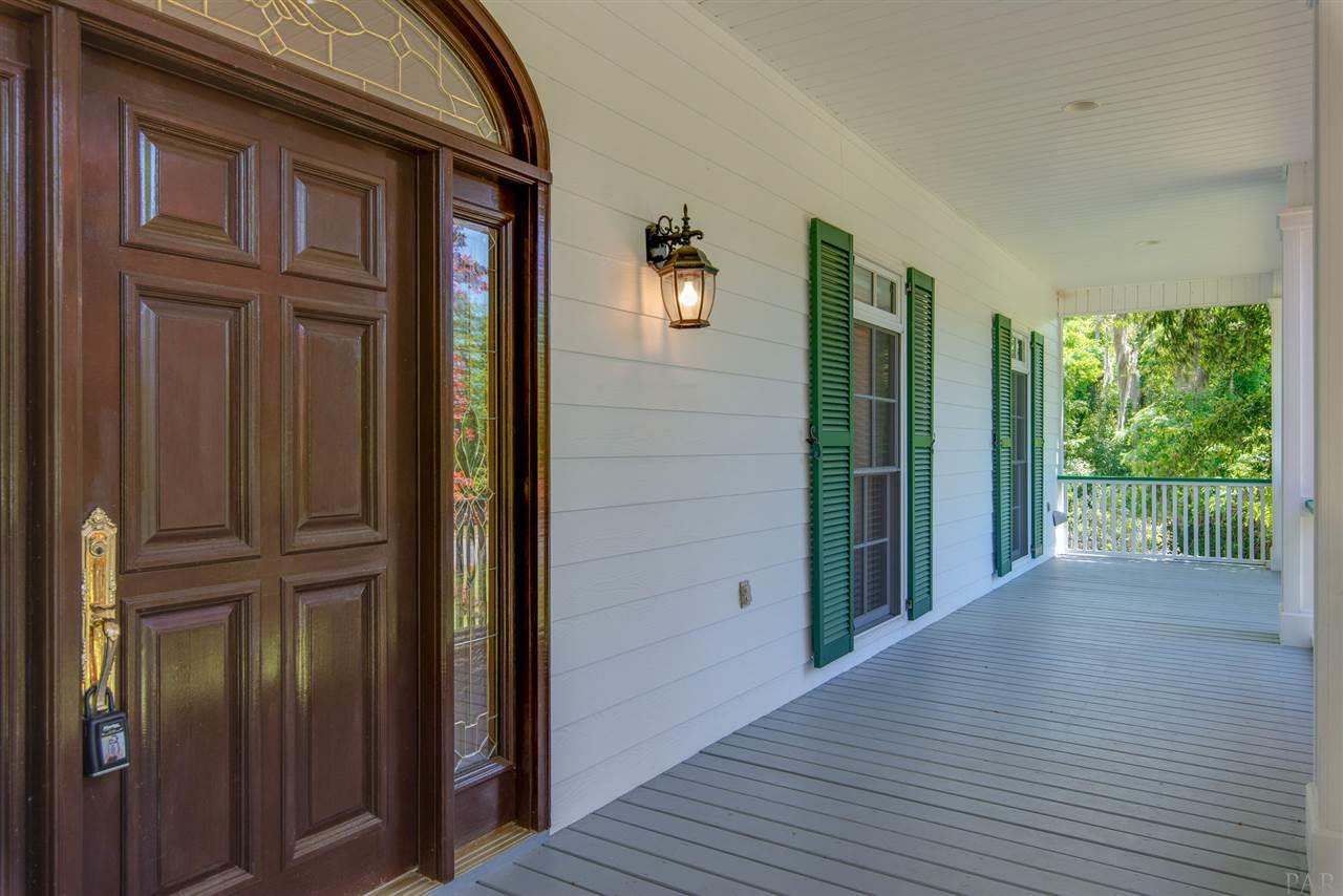 7636 Old Bay Pointe Road Milton, FL 32583 - Photo 15 of 50 Beautiful view of landscaping