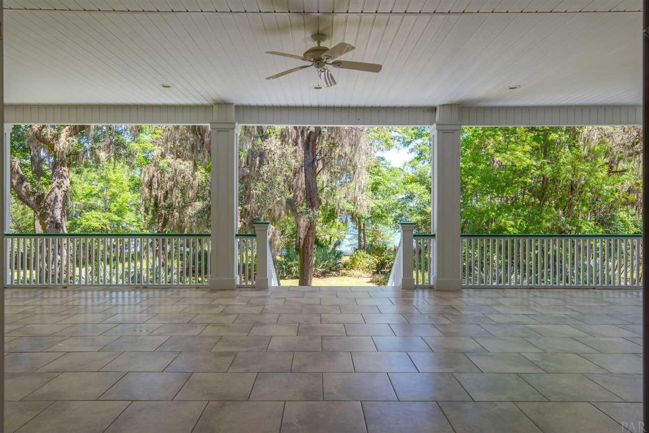 7636 Old Bay Pointe Road Milton, FL 32583 - Photo 35 of 50 Plenty of space to entertain!