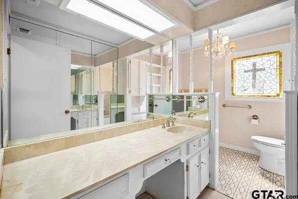 $325,000 | 2715 South Robertson Avenue, Tyler, TX 75701