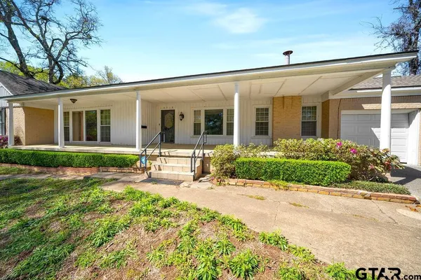 $325,000 | 2715 South Robertson Avenue, Tyler, TX 75701