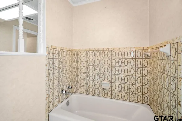 $325,000 | 2715 South Robertson Avenue, Tyler, TX 75701