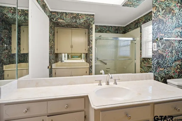 $325,000 | 2715 South Robertson Avenue, Tyler, TX 75701