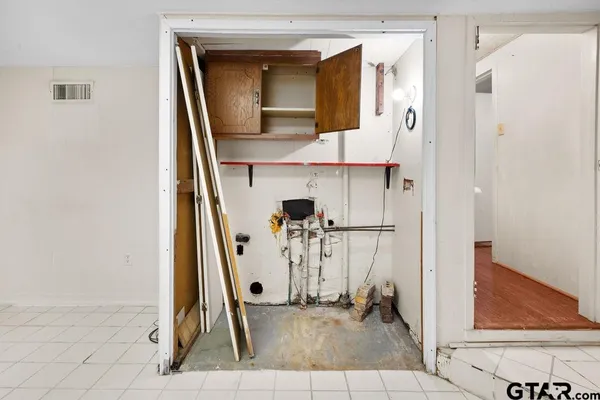 $325,000 | 2715 South Robertson Avenue, Tyler, TX 75701