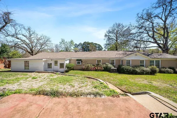 $325,000 | 2715 South Robertson Avenue, Tyler, TX 75701