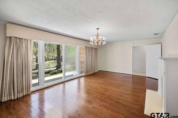 $325,000 | 2715 South Robertson Avenue, Tyler, TX 75701