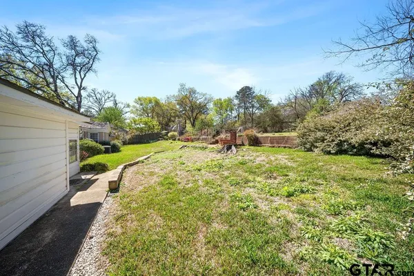 $325,000 | 2715 South Robertson Avenue, Tyler, TX 75701