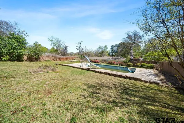 $325,000 | 2715 South Robertson Avenue, Tyler, TX 75701