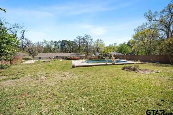 $325,000 | 2715 South Robertson Avenue, Tyler, TX 75701