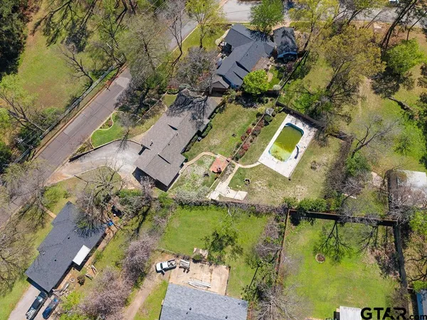 $325,000 | 2715 South Robertson Avenue, Tyler, TX 75701