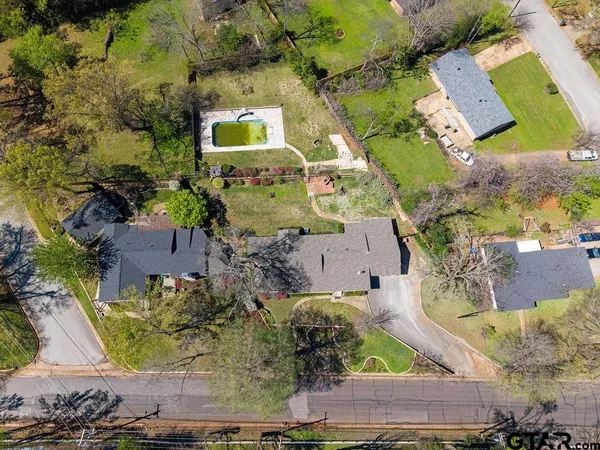 $325,000 | 2715 South Robertson Avenue, Tyler, TX 75701