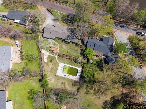 $325,000 | 2715 South Robertson Avenue, Tyler, TX 75701