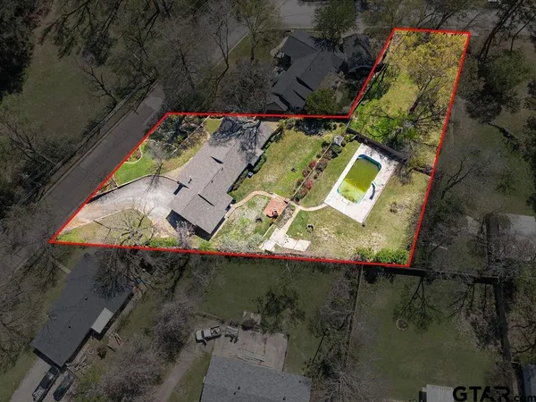 $325,000 | 2715 South Robertson Avenue, Tyler, TX 75701
