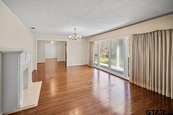 $325,000 | 2715 South Robertson Avenue, Tyler, TX 75701