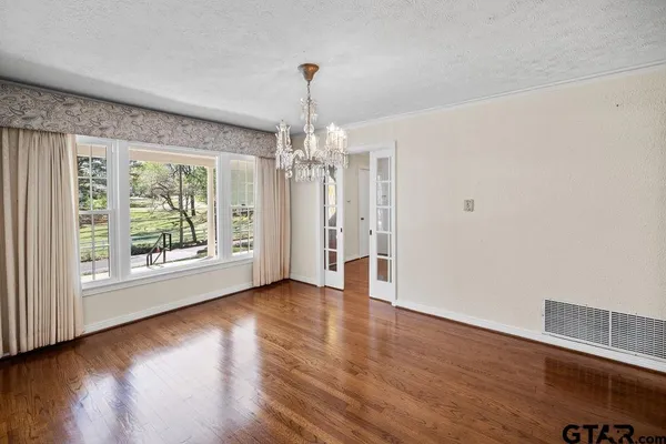 $325,000 | 2715 South Robertson Avenue, Tyler, TX 75701