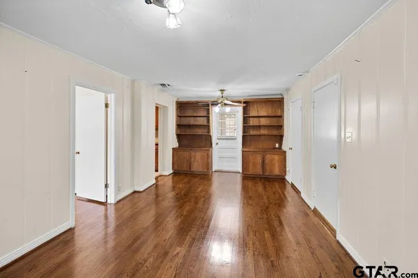 $325,000 | 2715 South Robertson Avenue, Tyler, TX 75701