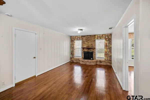 $325,000 | 2715 South Robertson Avenue, Tyler, TX 75701