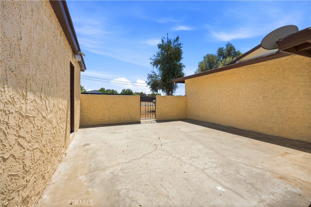 21820 Cajalco Road Perris, CA 92570 - Photo 31 of 42