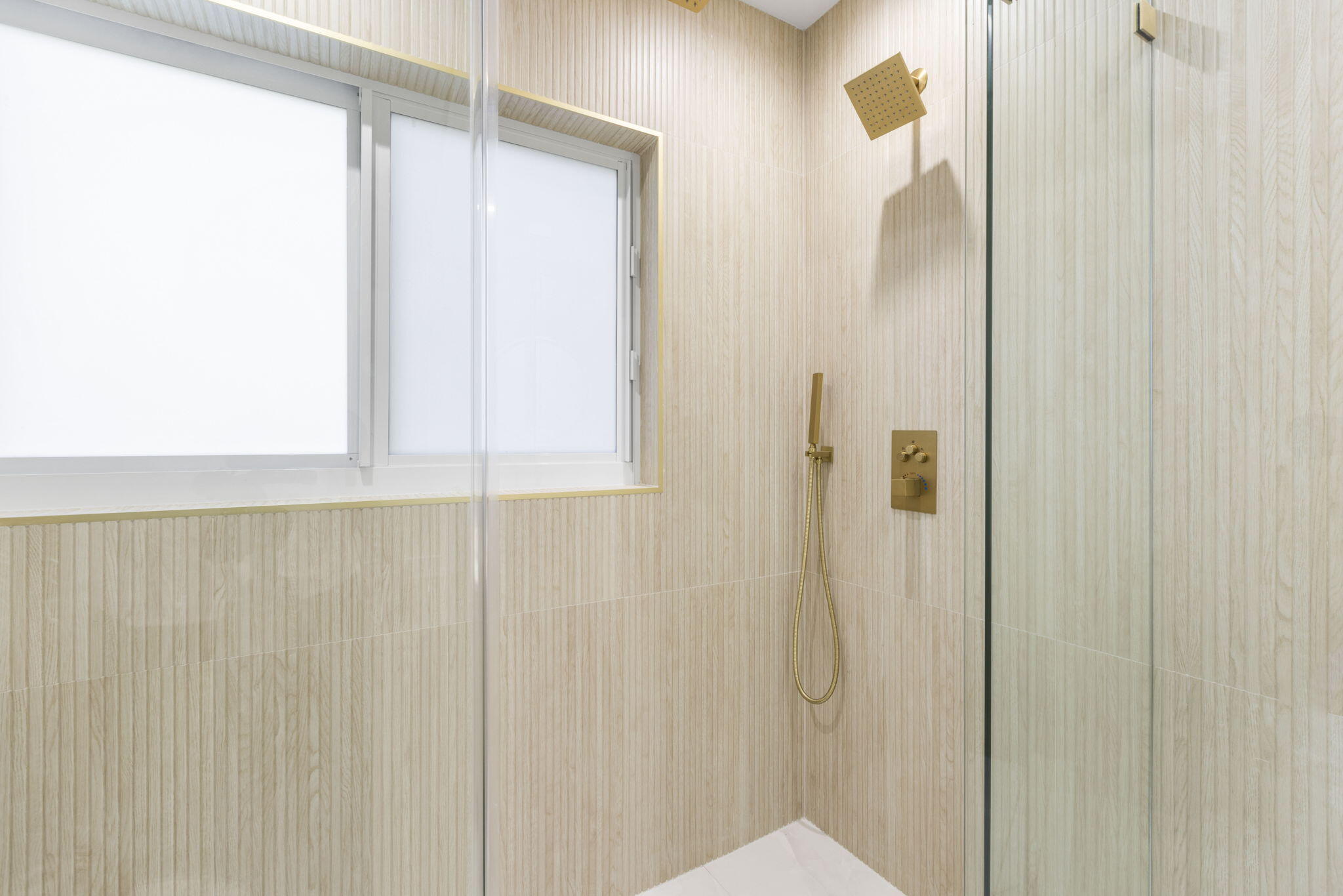 23323 La Vida Way Boca Raton, FL 33433 - Photo 29 of 38 Guest Bathroom