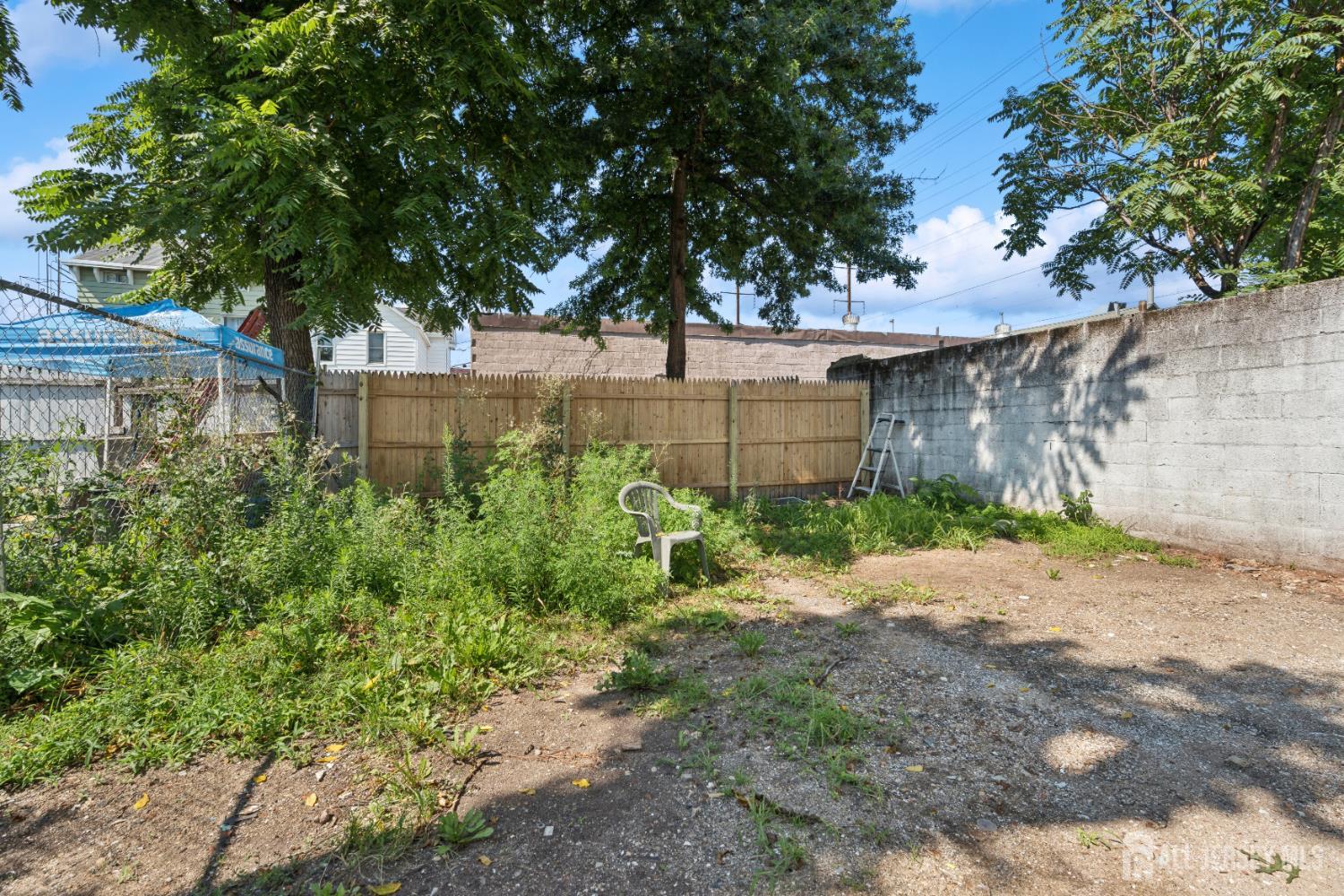 318 Seaman Street, Unit 1 New Brunswick, NJ 08901 - Photo 13 of 14 a backyard of a house with lots of green space