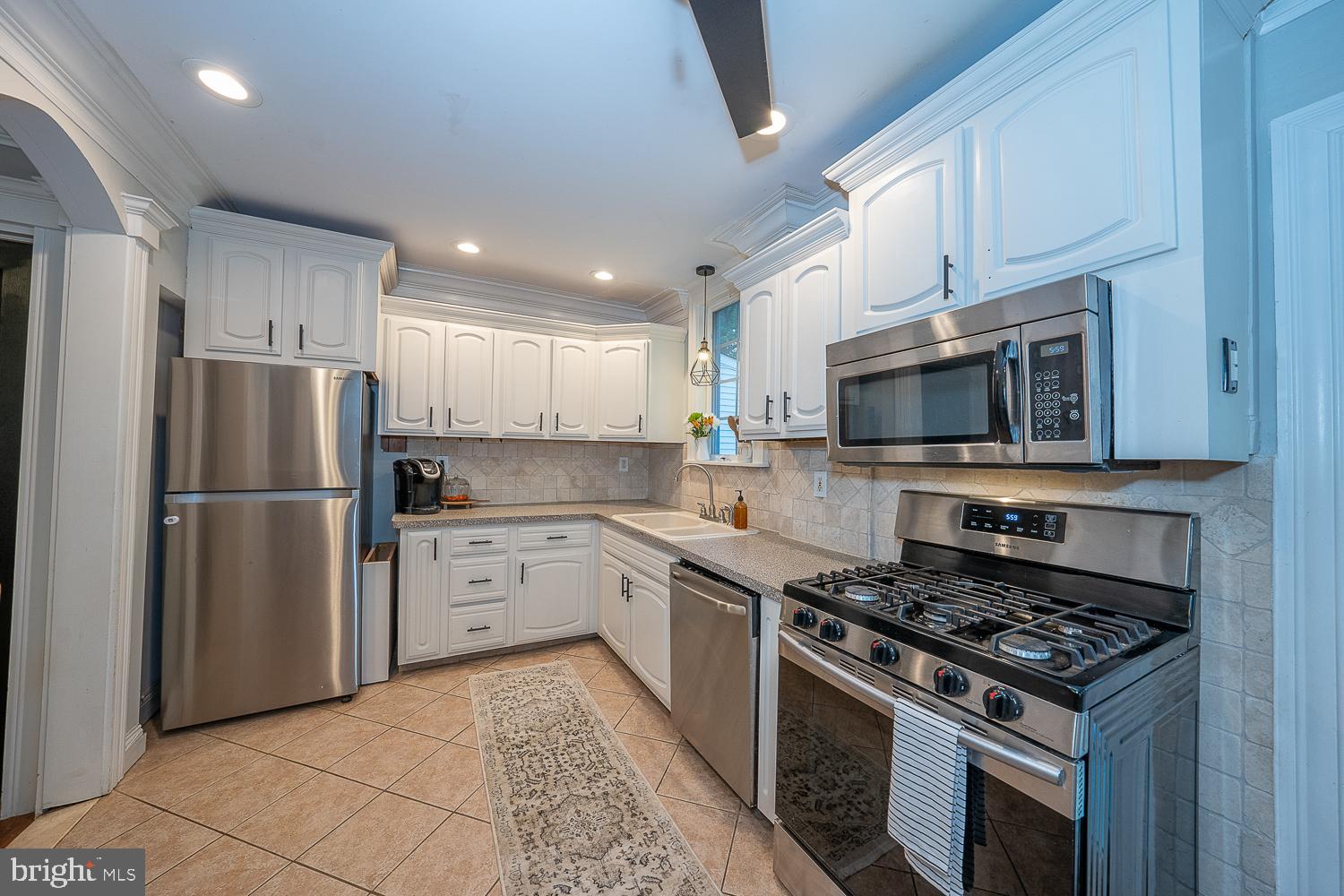 27 Greenhill Road Springfield, PA 19064 - Photo 10 of 25 Kitchen