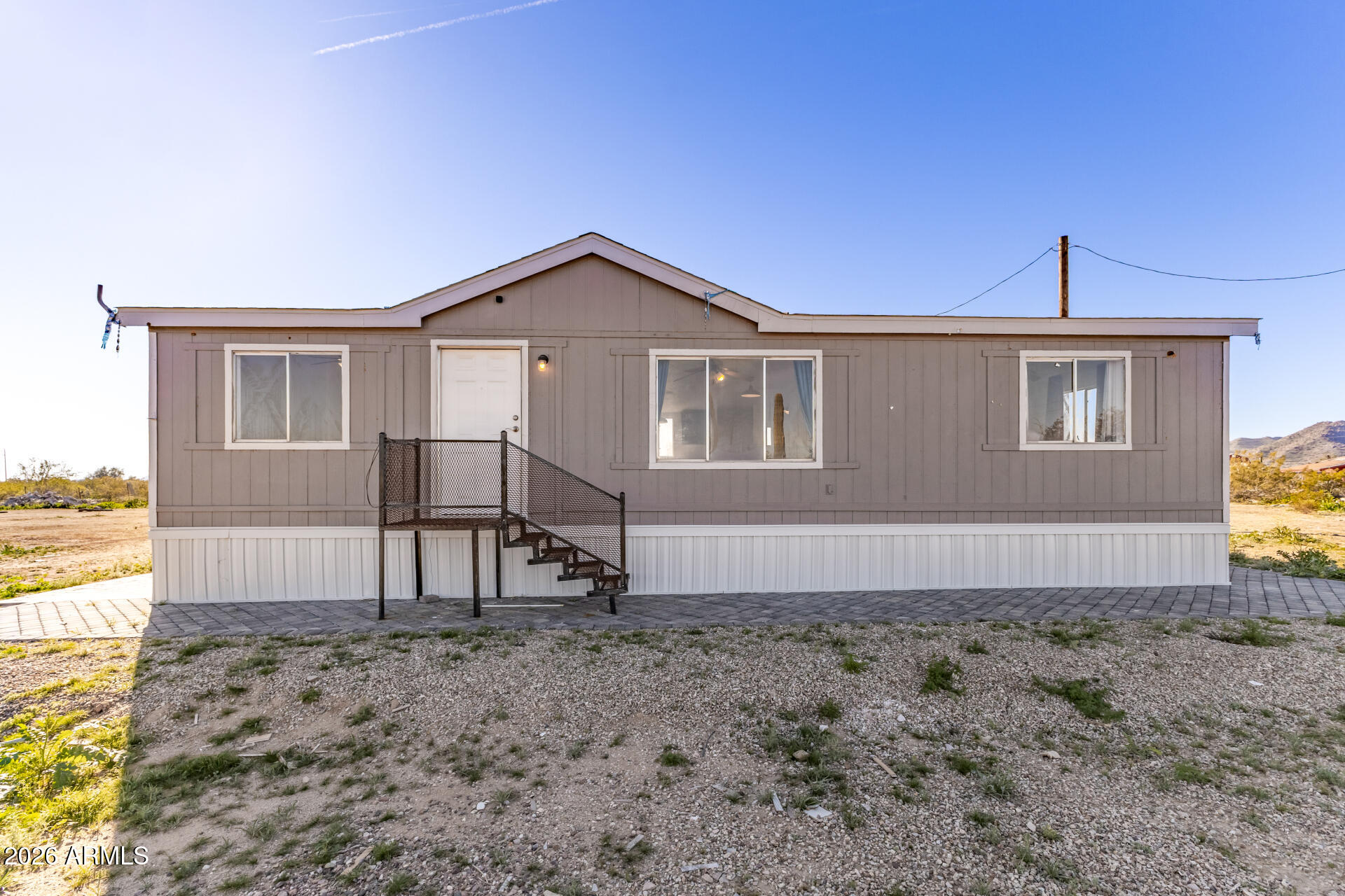 a view of a house with a backyard