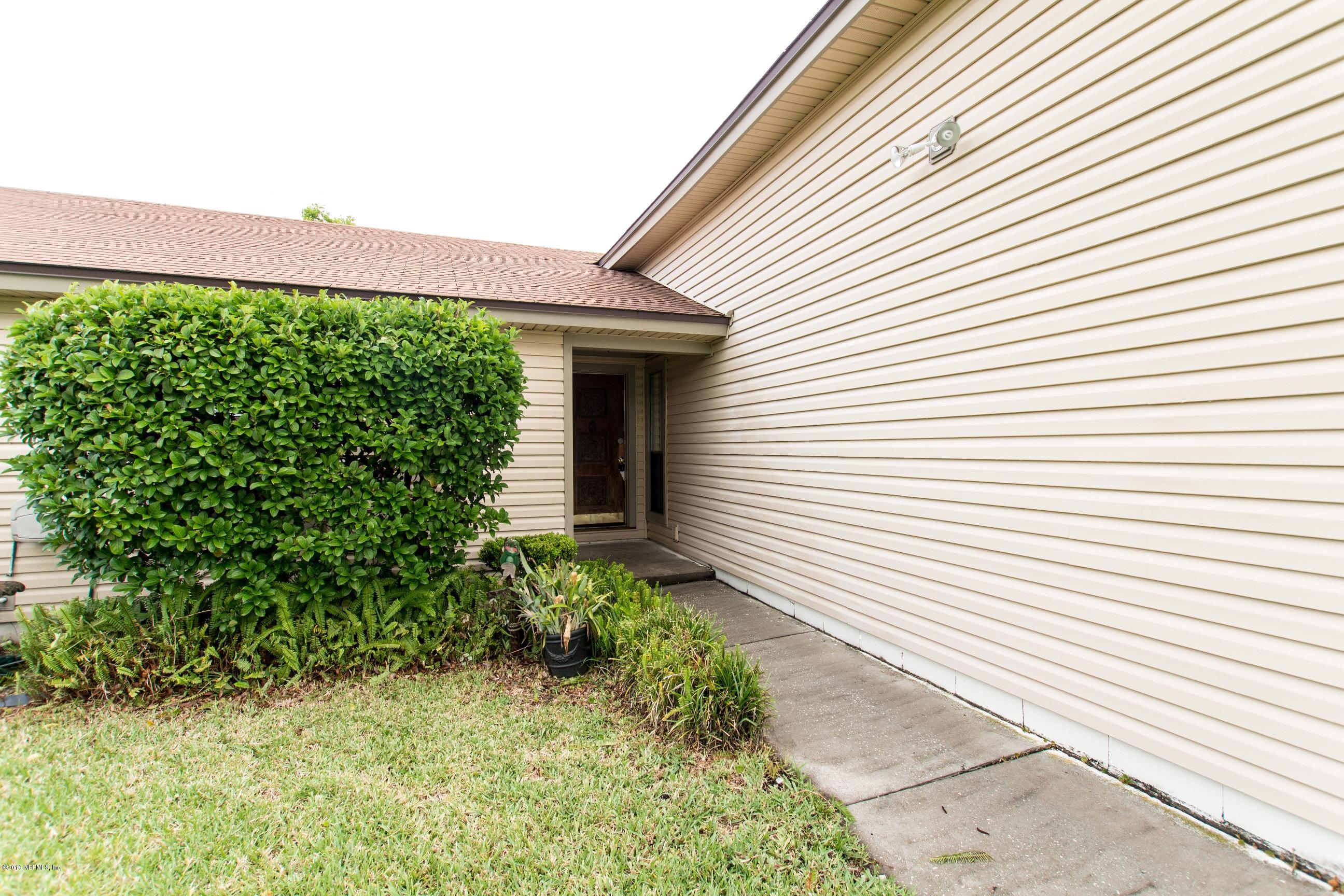 10852 Reading Road Jacksonville, FL 32257 - Photo 5 of 30 a view of a backyard with plants