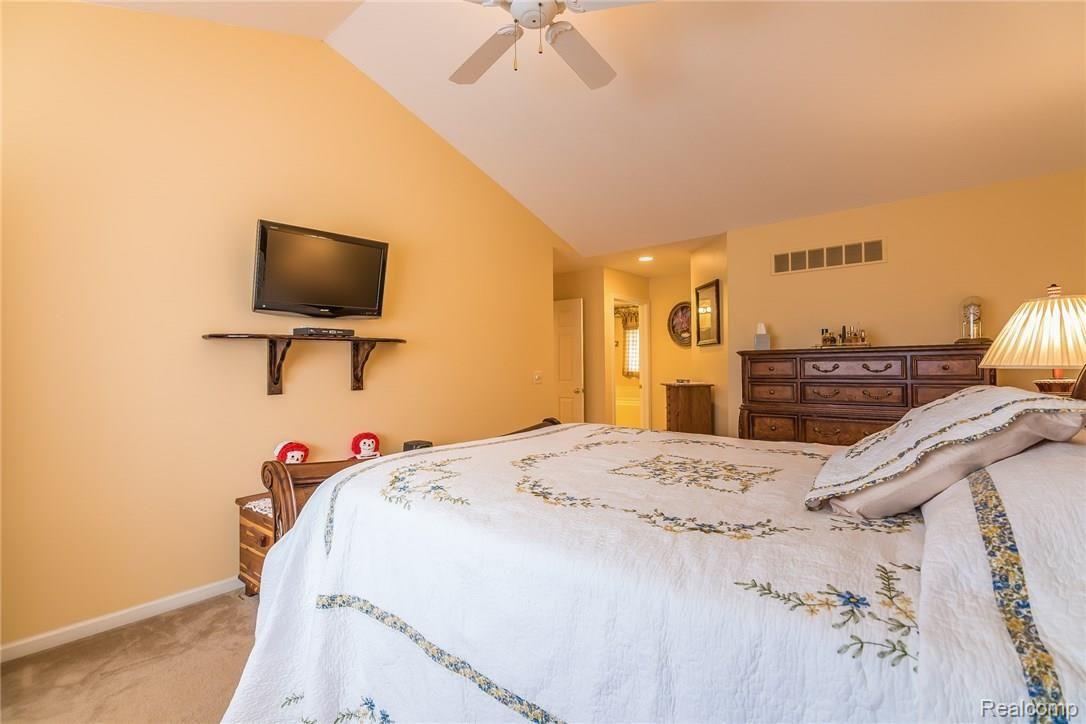 2516 Florence Drive Rochester, MI 48309 - Photo 24 of 46 024-3867414-medium.jpg