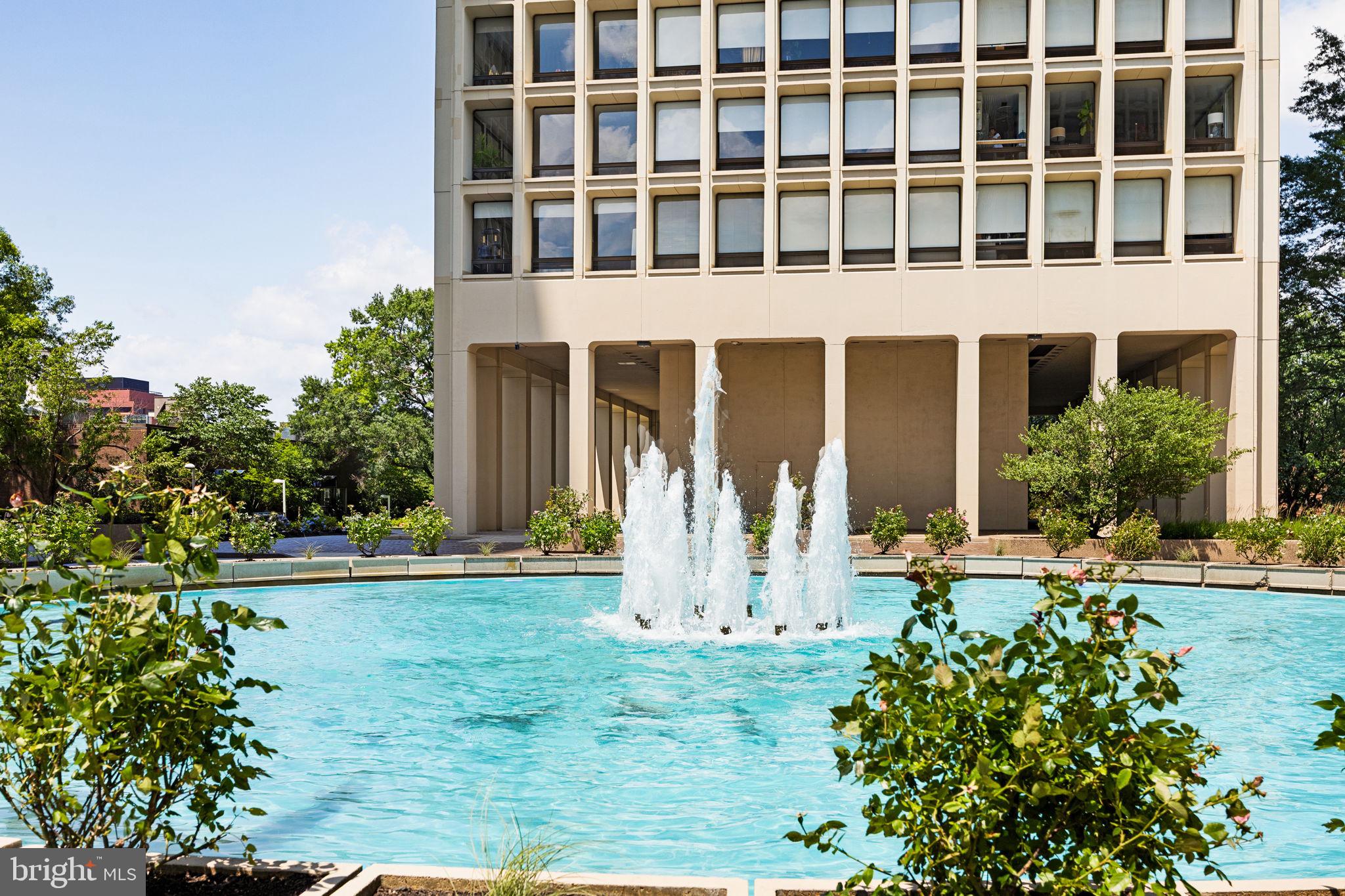 220 Locust Street, Unit 2GS Philadelphia, PA 19106 - Photo 25 of 42 a front view of a house with a yard