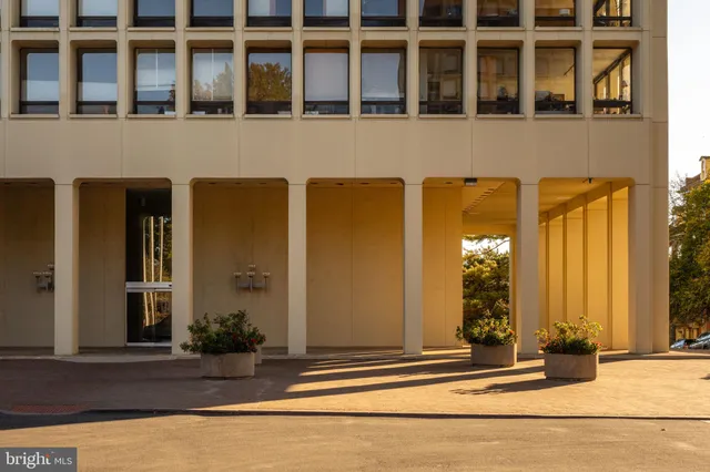 a view of a backyard with sitting area and furniture