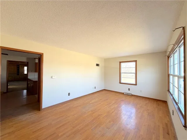 $214,900 | 1412 Ridgeway Drive, Richmond, MO 64085