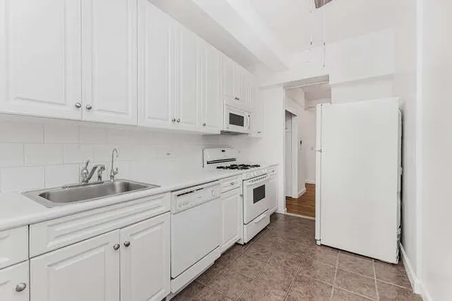 $209,900 | 2750 Johnson Avenue, Unit 3H | Spuyten Duyvil