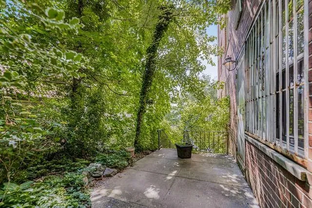 $209,900 | 2750 Johnson Avenue, Unit 3H | Spuyten Duyvil