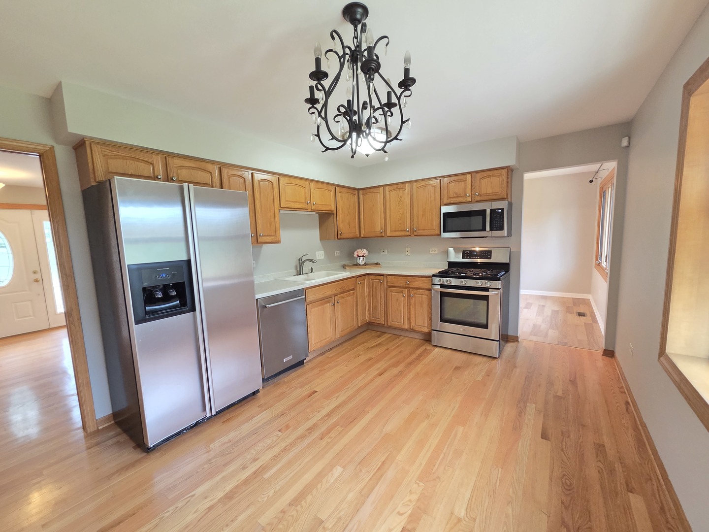 8112 Rutherford Drive Woodridge, IL 60517 - Photo 7 of 30