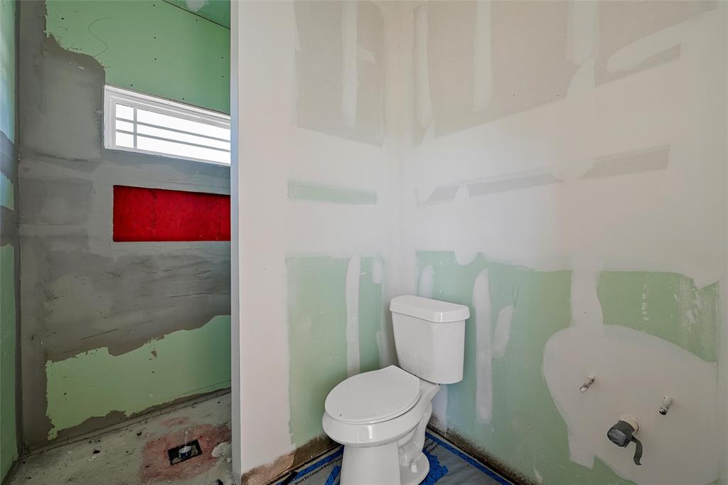 979 Old Mexia Road Waco, TX 76705 - Photo 33 of 40 a bathroom with a toilet and a sink