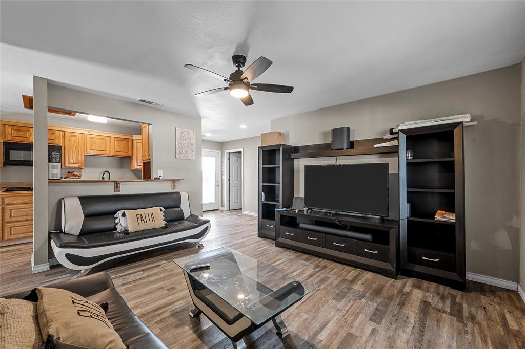 979 Old Mexia Road Waco, TX 76705 - Photo 4 of 40 a living room with furniture and a flat screen tv