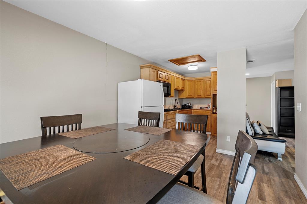 979 Old Mexia Road Waco, TX 76705 - Photo 7 of 40 a kitchen with a table chairs and refrigerator
