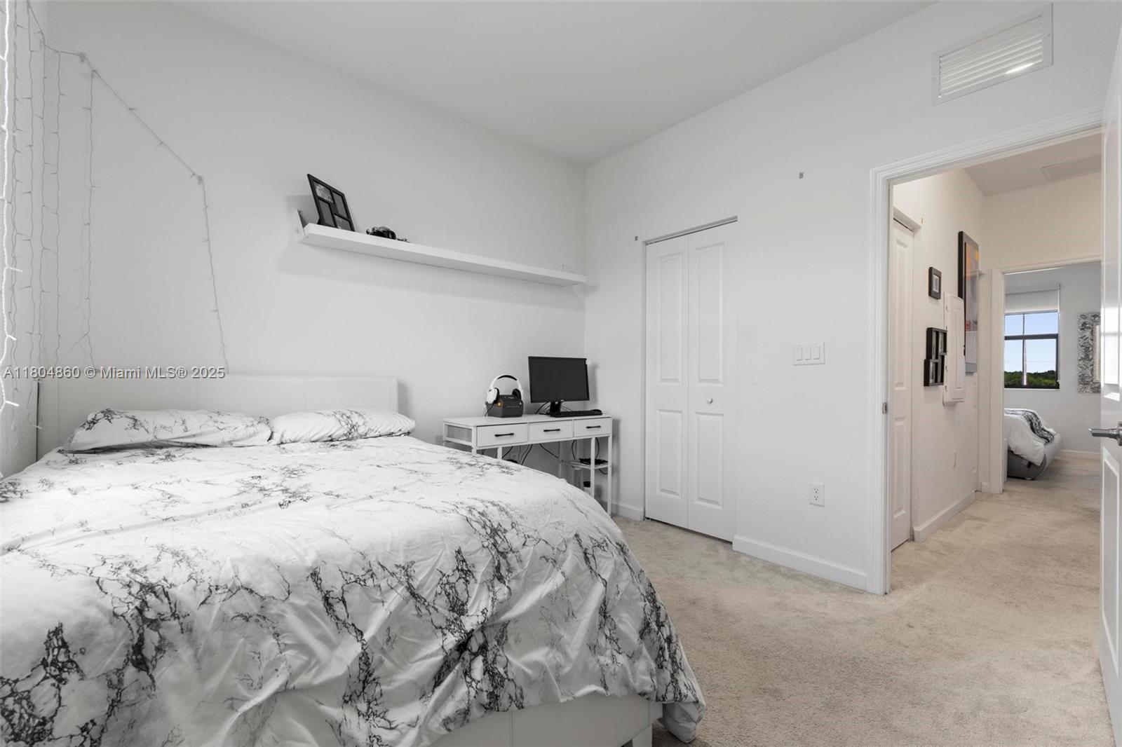 23517 Southwest 127th Place Homestead, FL 33032 - Photo 18 of 28 Second bedroom with bathroom