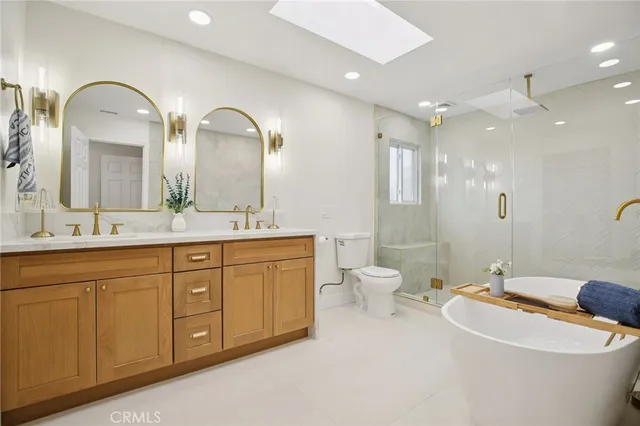 $2,197,000 | 16542 Los Verdes Lane, Huntington Beach, CA 92649