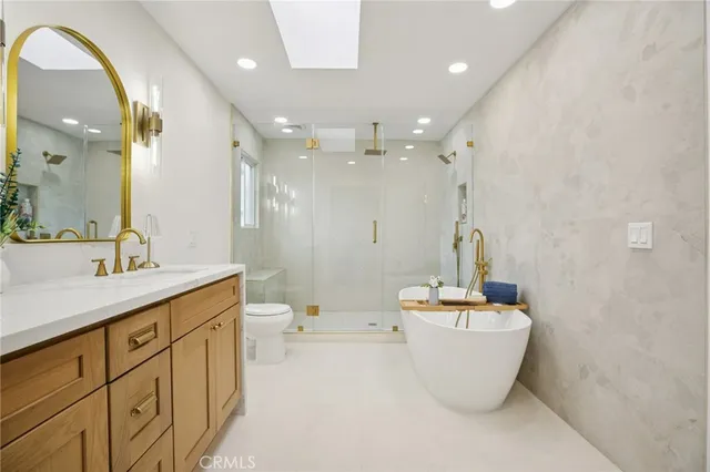 $2,197,000 | 16542 Los Verdes Lane, Huntington Beach, CA 92649