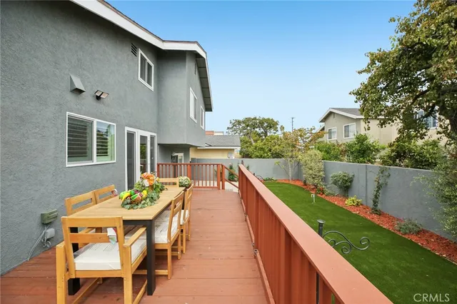 $2,197,000 | 16542 Los Verdes Lane, Huntington Beach, CA 92649