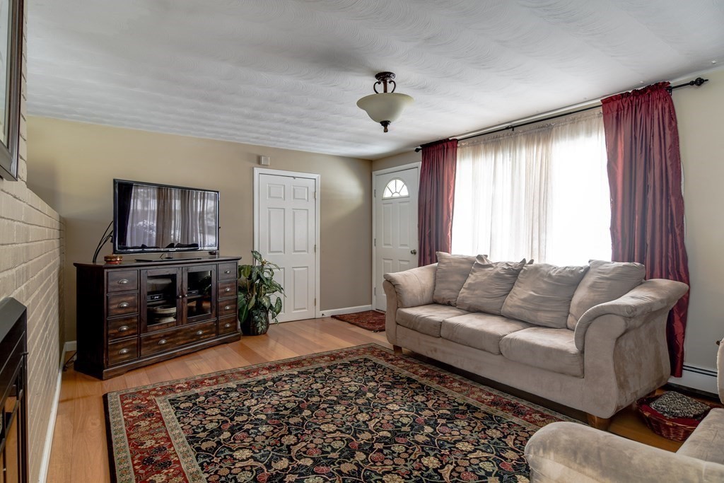 11 Saybrook Road Framingham, MA 01701 - Photo 2 of 27