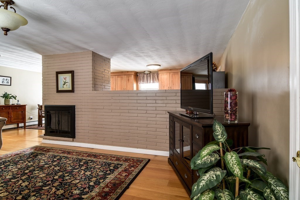 11 Saybrook Road Framingham, MA 01701 - Photo 3 of 27