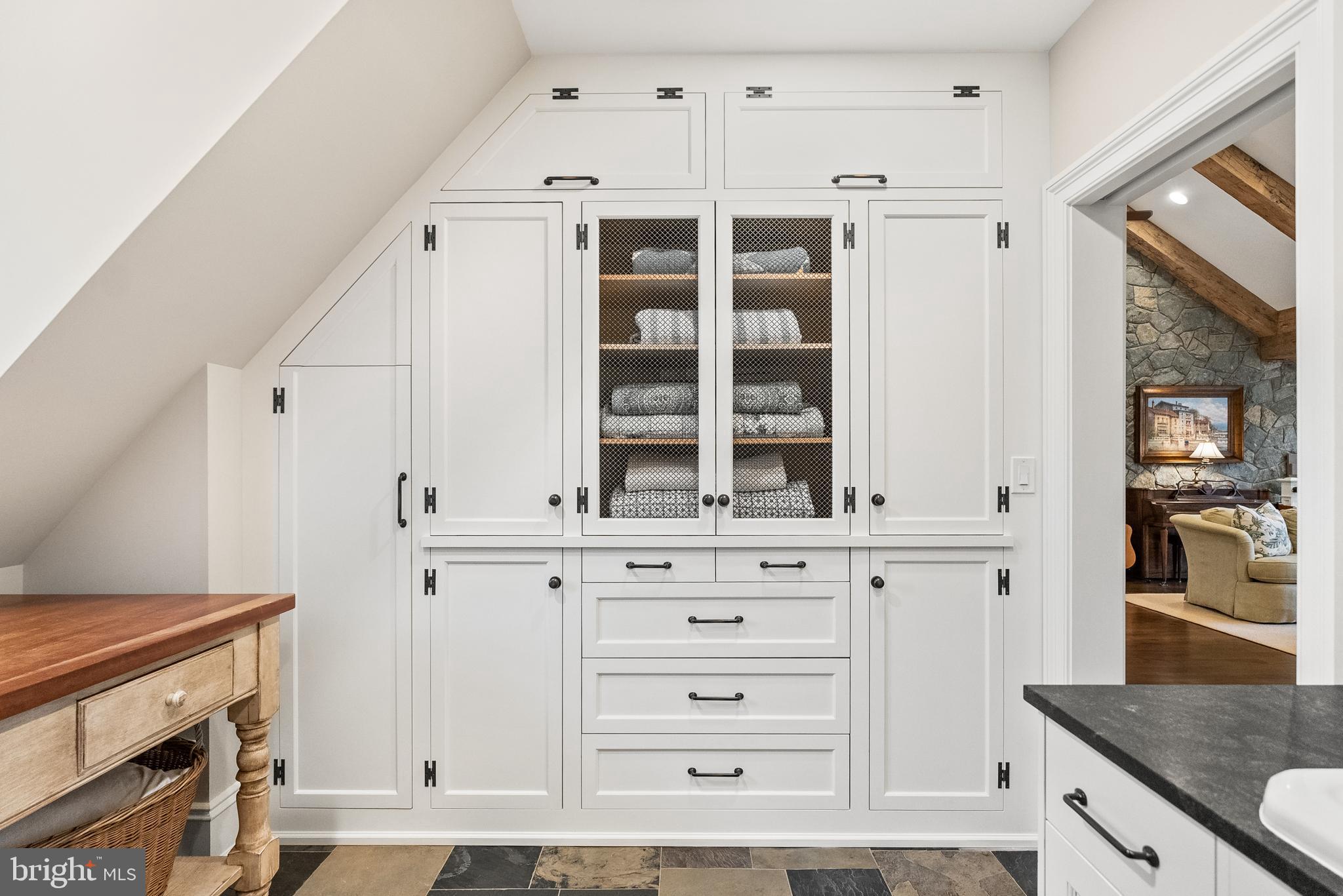 6529 Sothoron Road McLean, VA 22101 - Photo 52 of 103 Custom built-in linen press