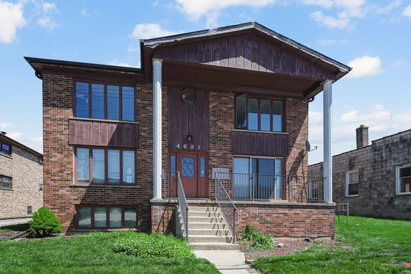 $1,800 | 4631 Eberly Avenue, Unit 2N, Brookfield, IL 60513