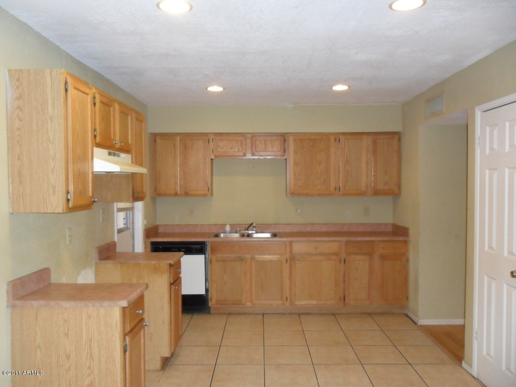 1133 East Ardmore Road Phoenix, AZ 85042 - Photo 9 of 34 SAM_2348