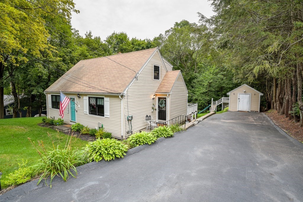 11 Brewster Road Worcester, MA 01602 - Photo 2 of 41 Gallery Image 2