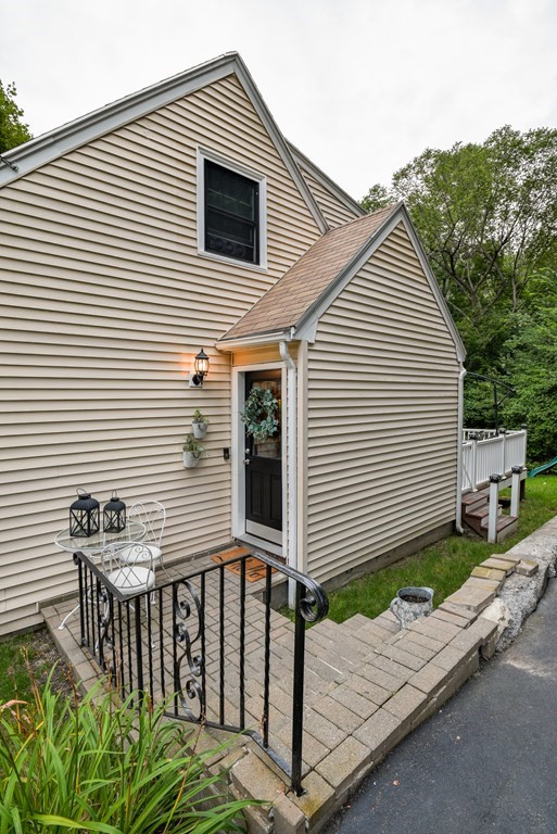 11 Brewster Road Worcester, MA 01602 - Photo 5 of 41 Gallery Image 5